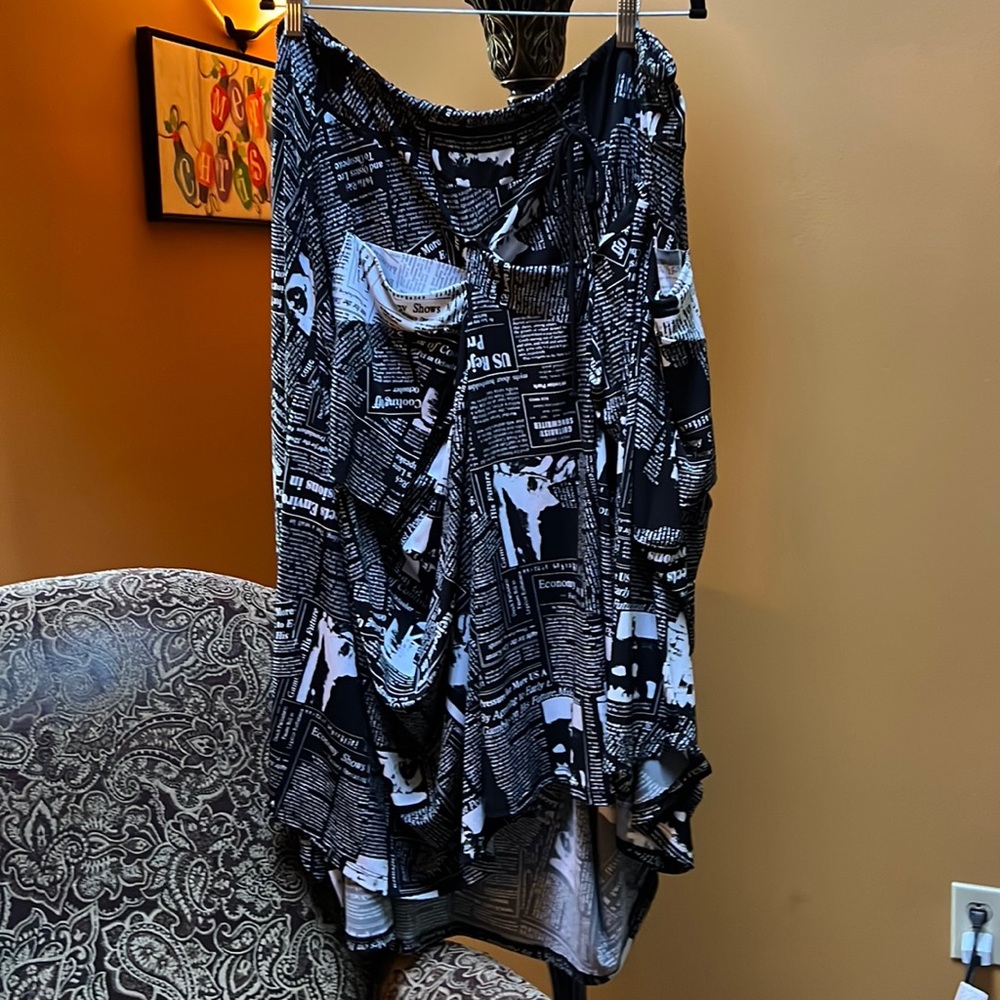 Plus Womans IC By Connie Newspaper Skirt. Sz.3X.  From a nonsmoking home.